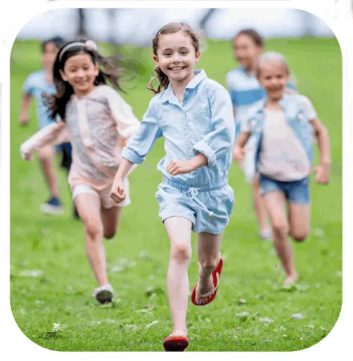 Children playing at Languissimo French summer camp